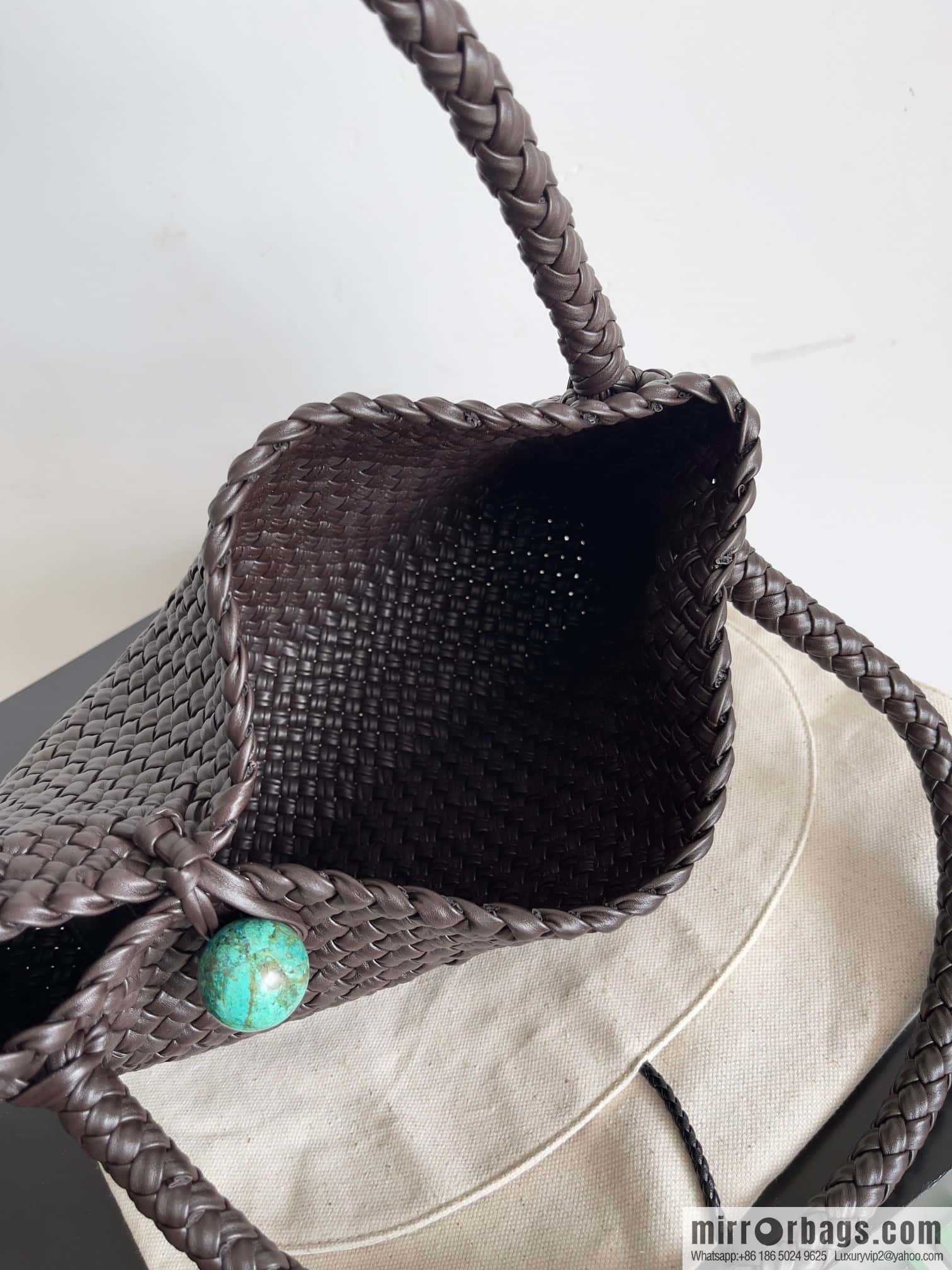 #Bv 2023 Winter Collection/Top Tosca Handbag Model Number: 716974 Chocolate Color