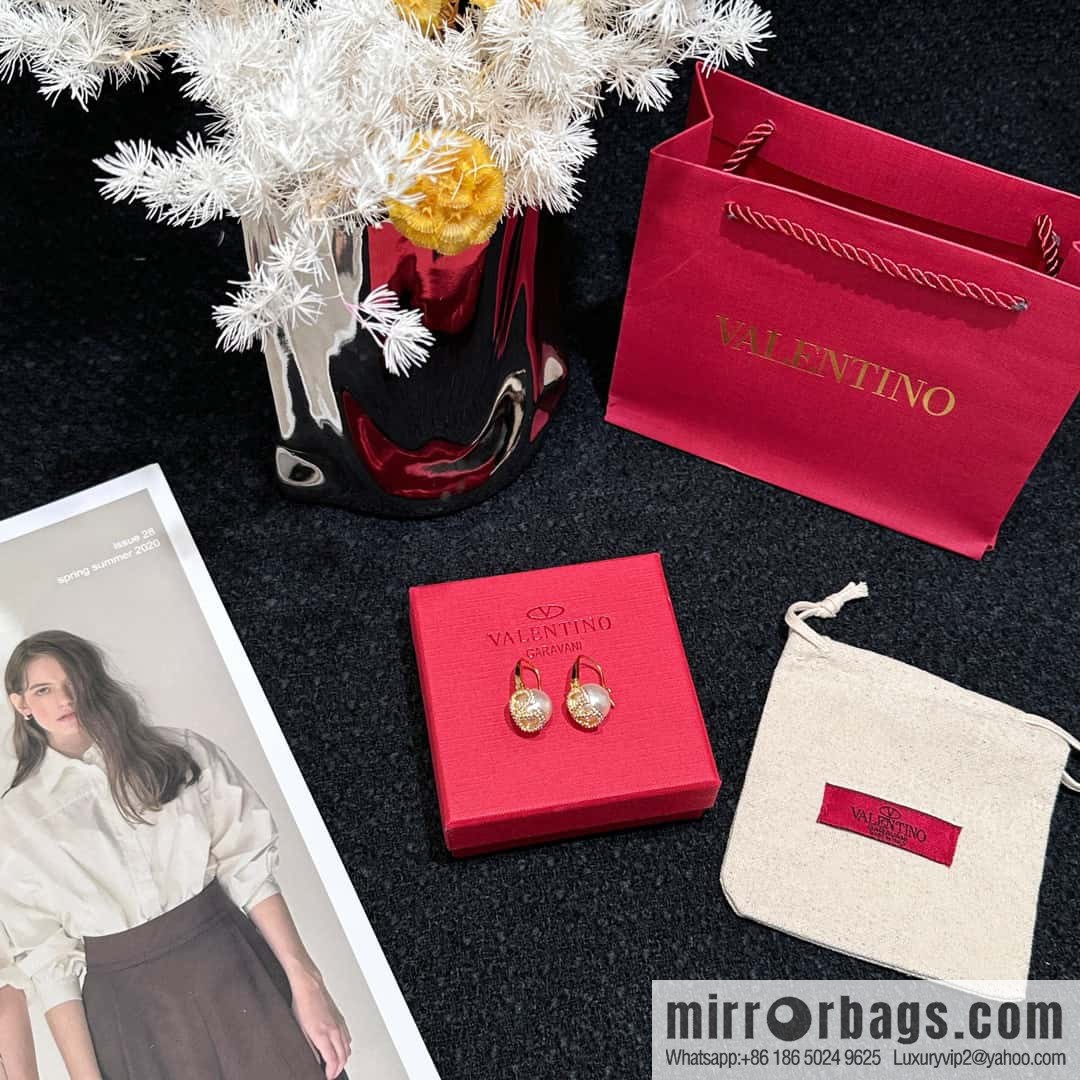❗️New ❗️ New ☑️ Valentino gold pearl stud earrings