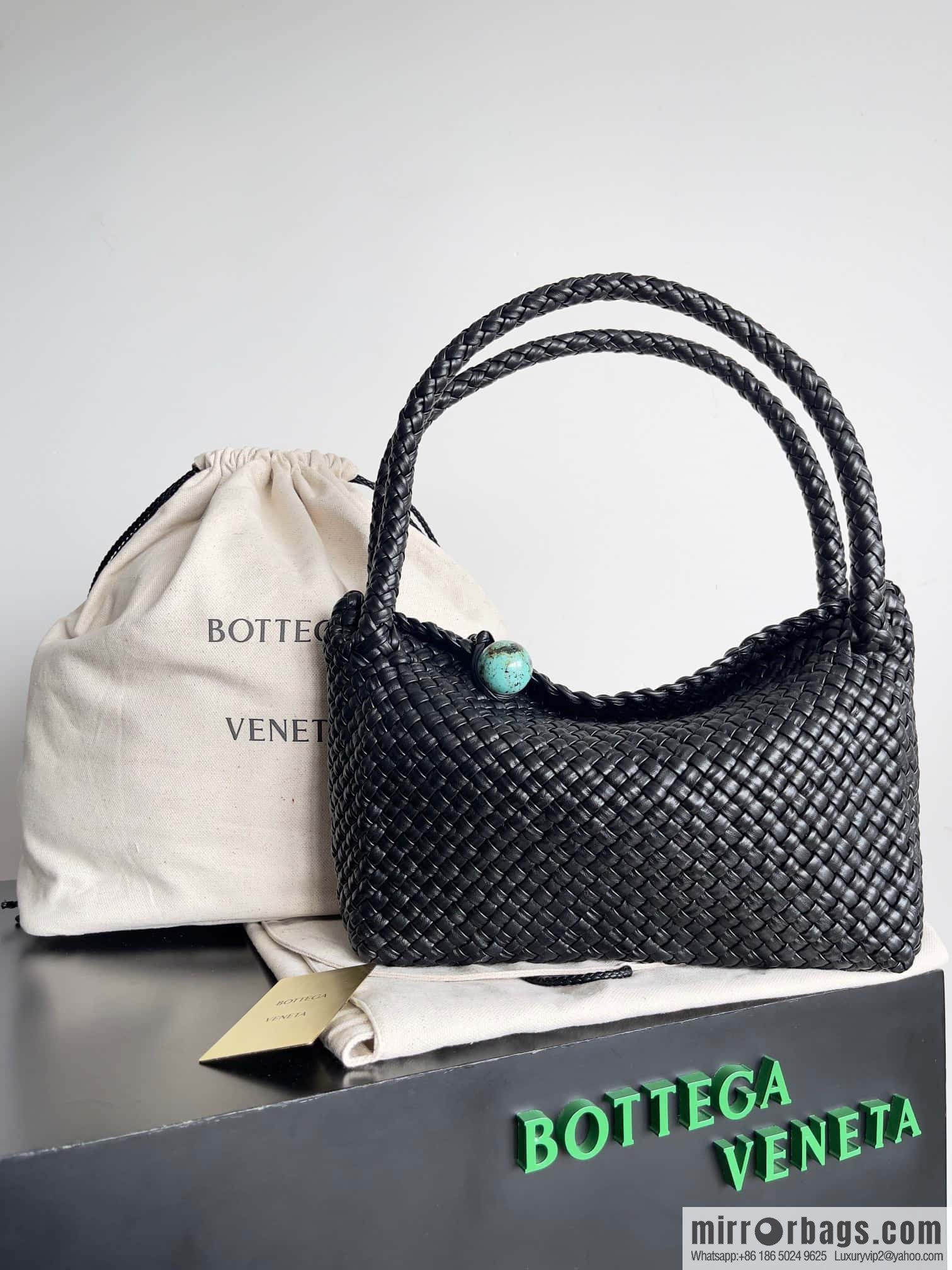 #Bv 2023 winter series/top Tosca handbag model number: 716974 black