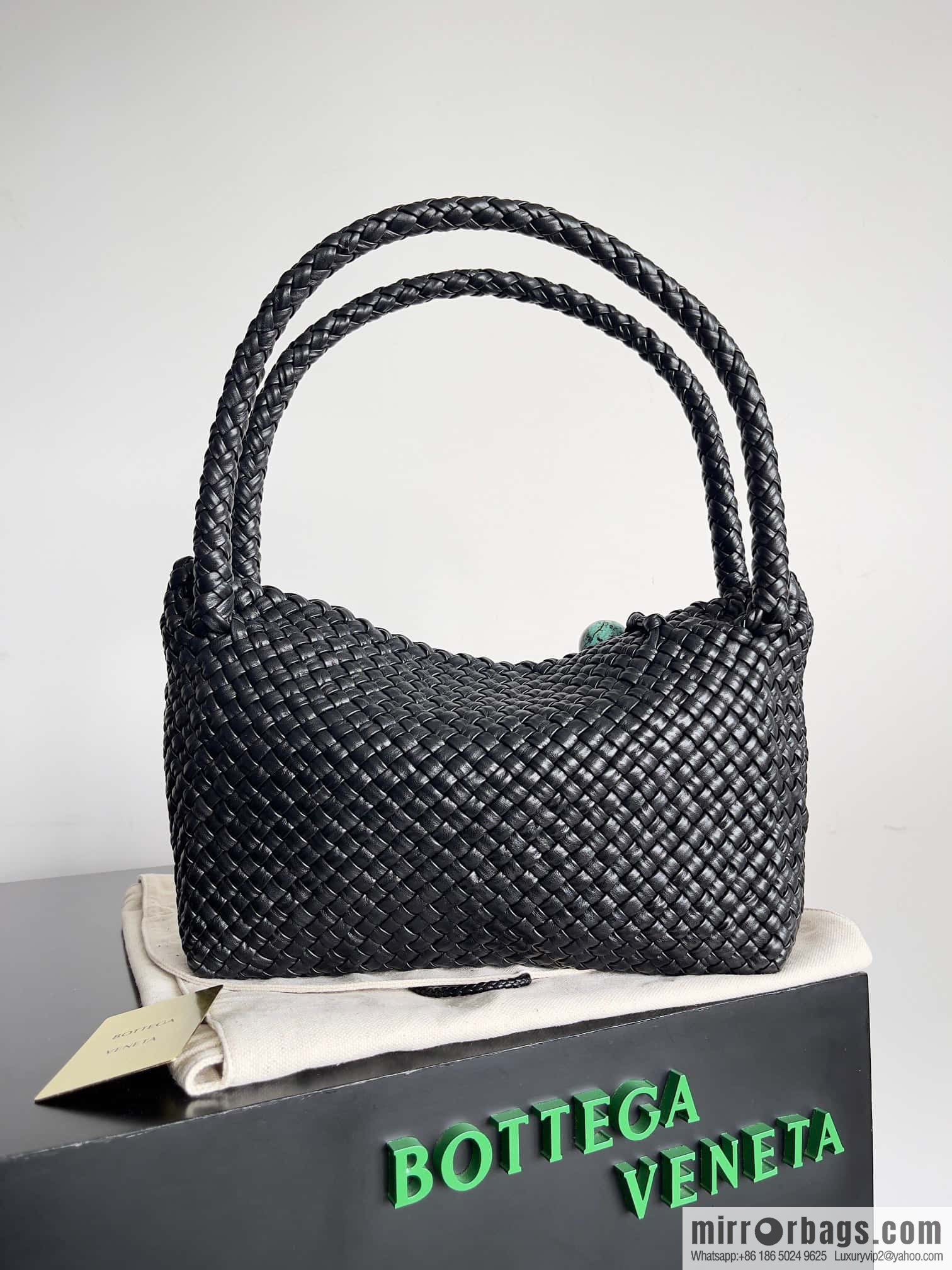 #Bv 2023 winter series/top Tosca handbag model number: 716974 black