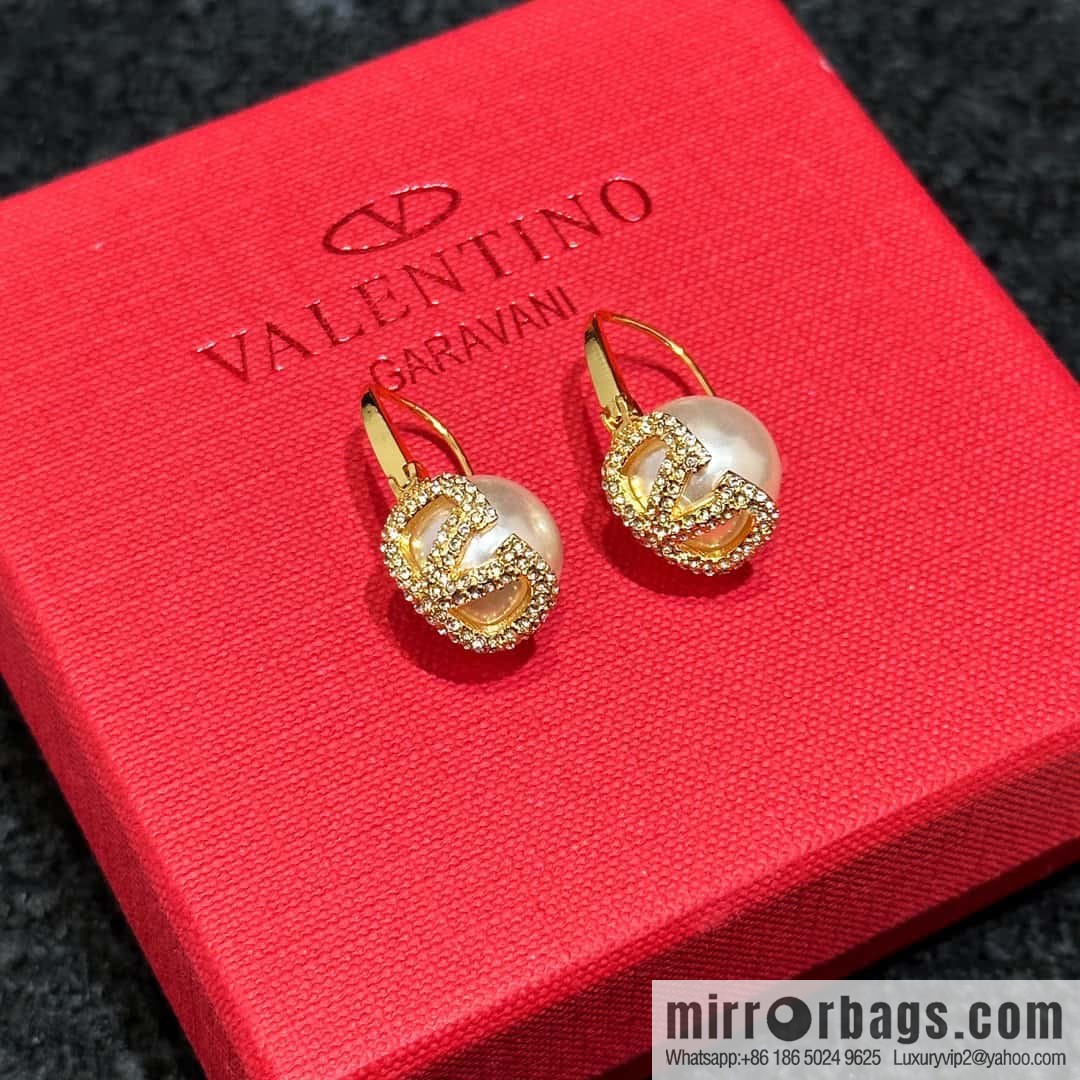 ❗️New ❗️ New ☑️ Valentino gold pearl stud earrings