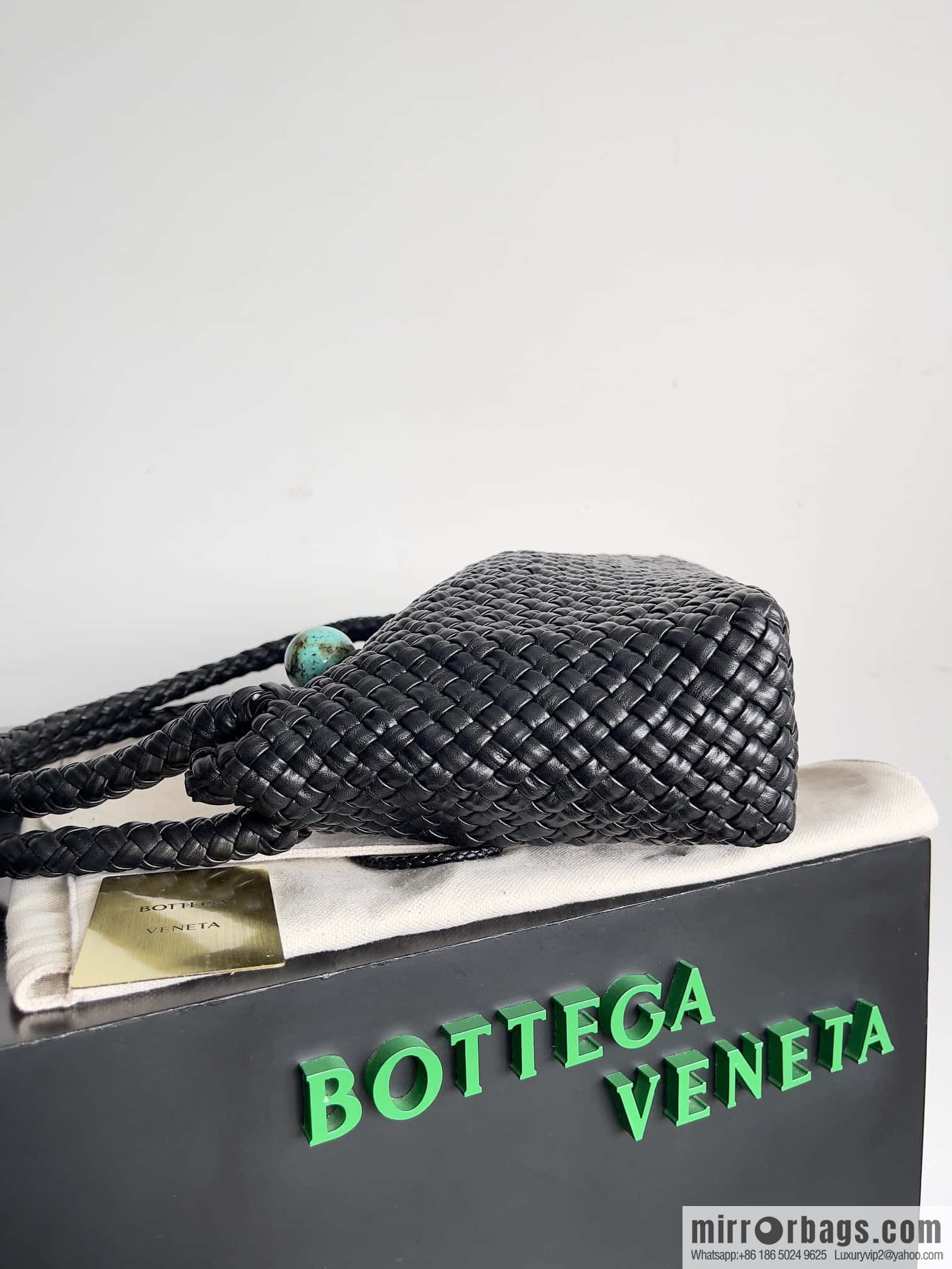 #Bv 2023 winter series/top Tosca handbag model number: 716974 black