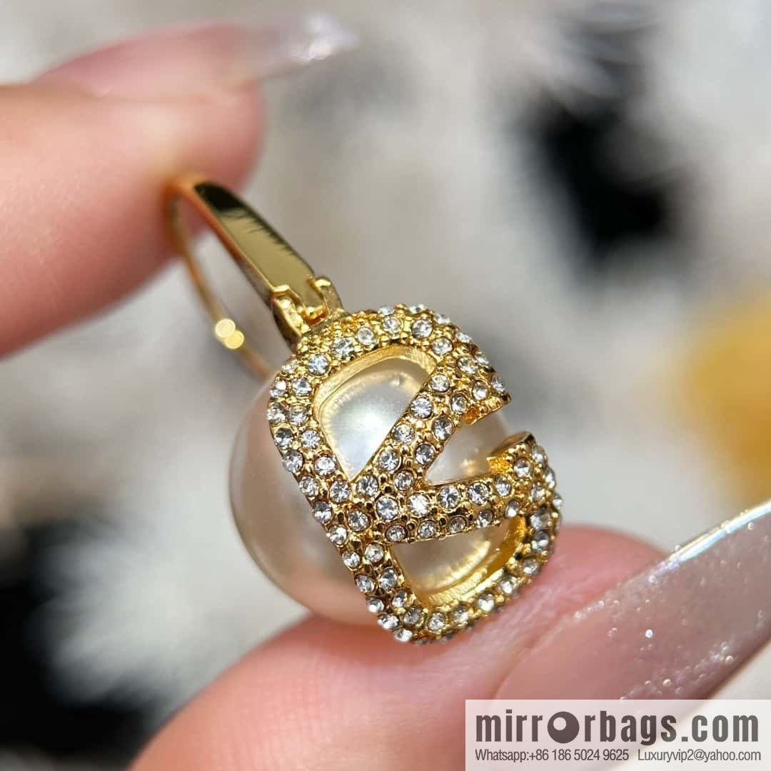 ❗️New ❗️ New ☑️ Valentino gold pearl stud earrings