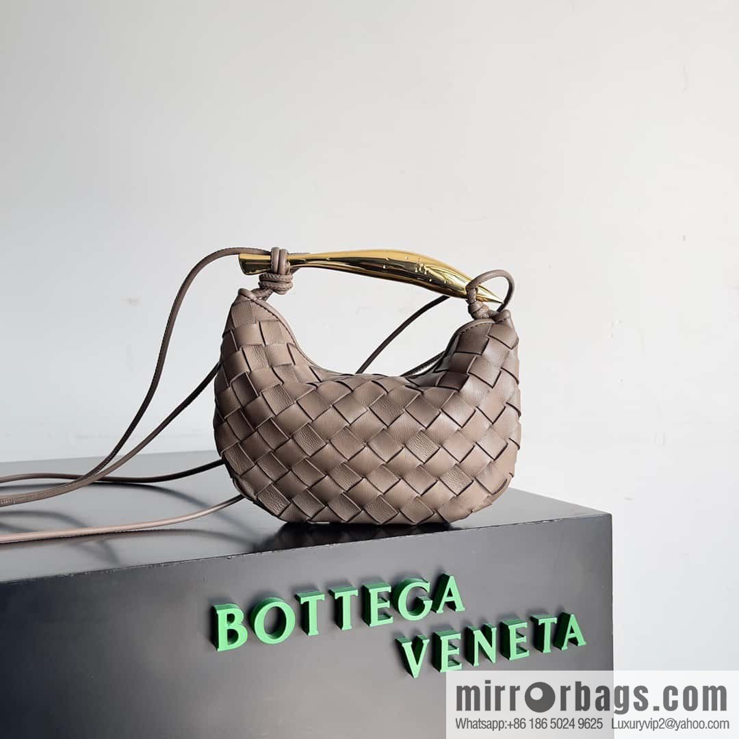 BottegaVeneta2023 new model, Baodiejia Bv spring and summer new mini sardines SARDINE model number: 744267 khaki