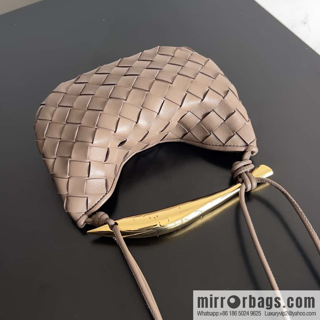 BottegaVeneta2023 new model, Baodiejia Bv spring and summer new mini sardines SARDINE model number: 744267 khaki