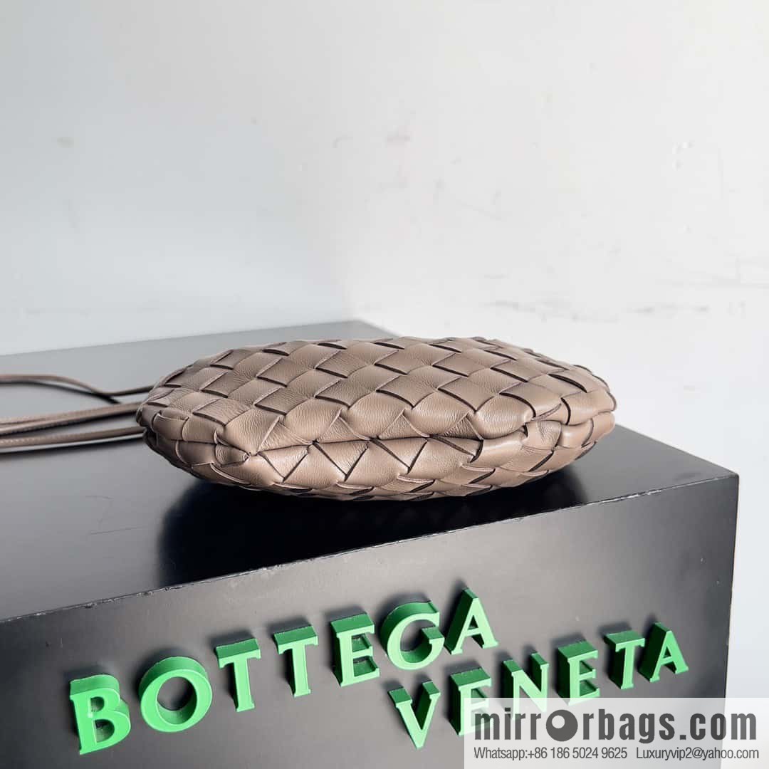 BottegaVeneta2023 new model, Baodiejia Bv spring and summer new mini sardines SARDINE model number: 744267 khaki