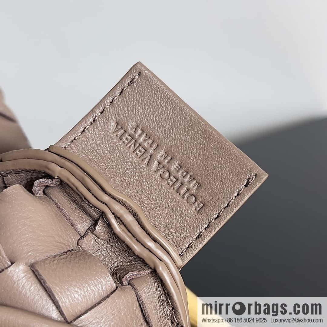 BottegaVeneta2023 new model, Baodiejia Bv spring and summer new mini sardines SARDINE model number: 744267 khaki