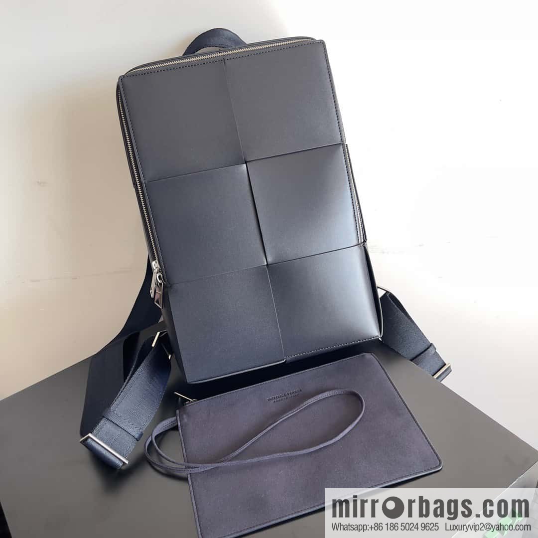 BV's latest large woven shoulder backpack model number: 680092