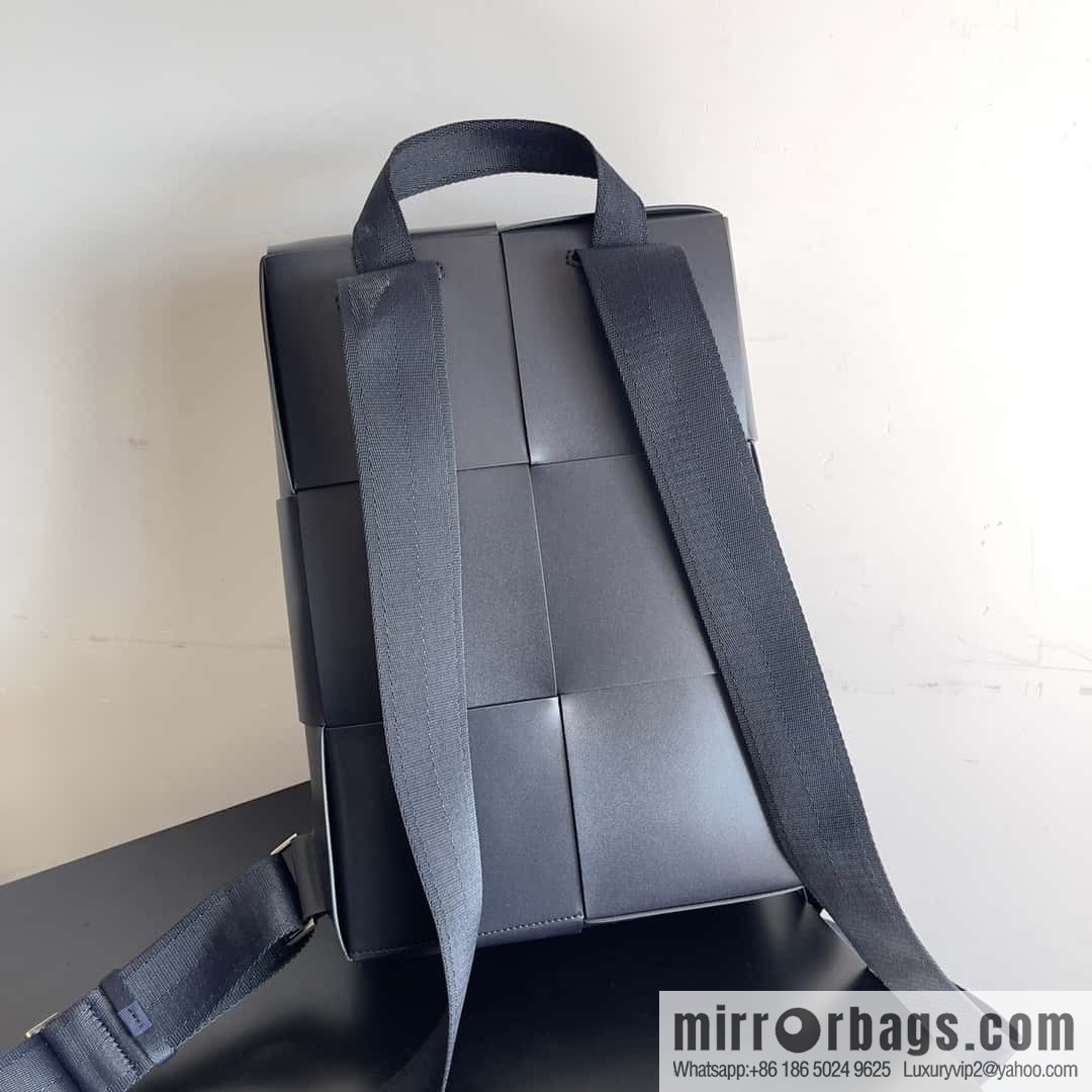 BV's latest large woven shoulder backpack model number: 680092