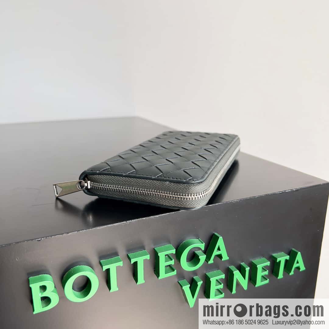 #Bv Men's woven wallet model number: 593217 dark green