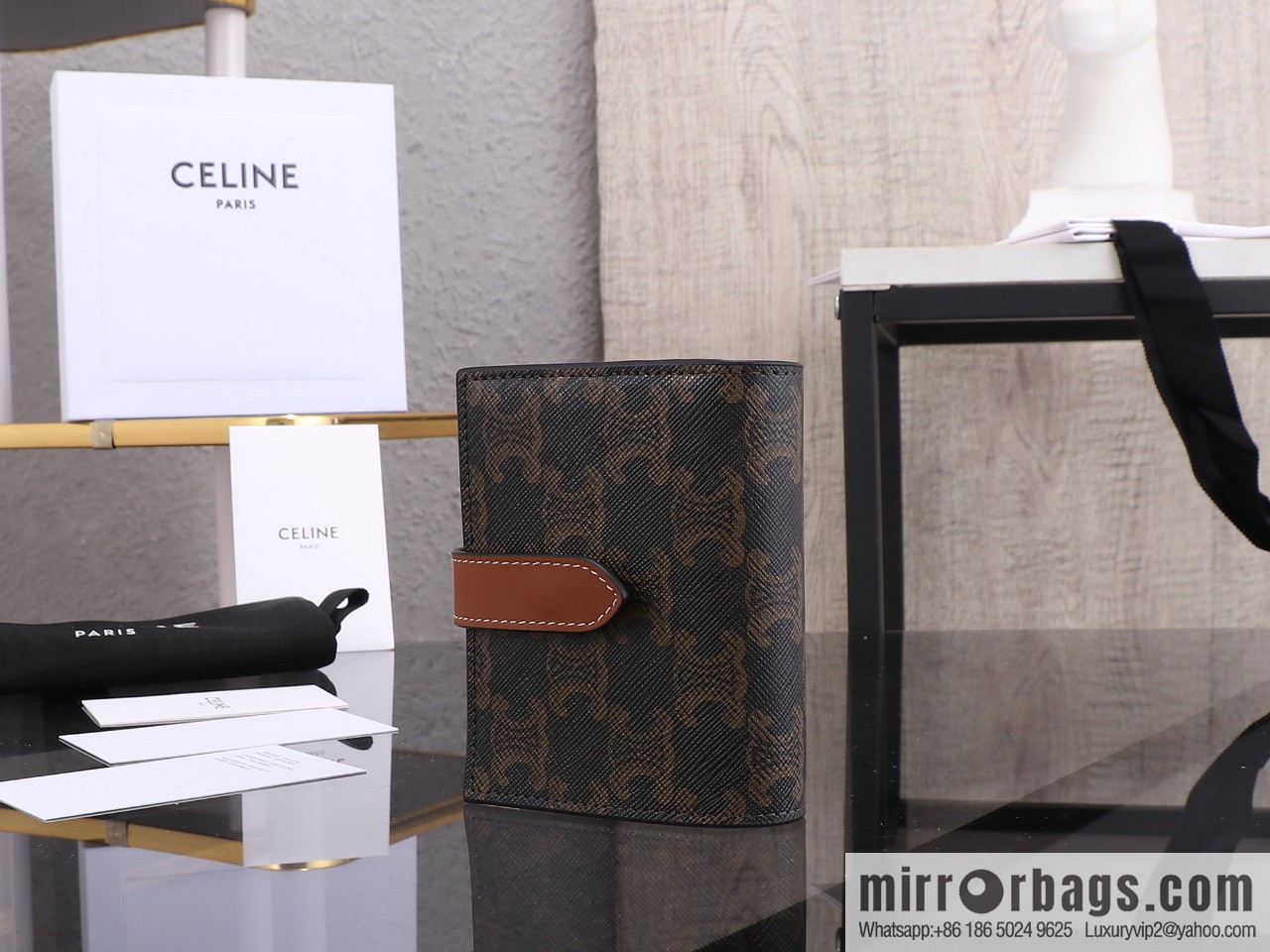 [Premium quality, all-steel hardware] [CELIEN · Celine] Small logo printed sheep leather (fabric) lace wallet TRIOMPHE number: 100262
