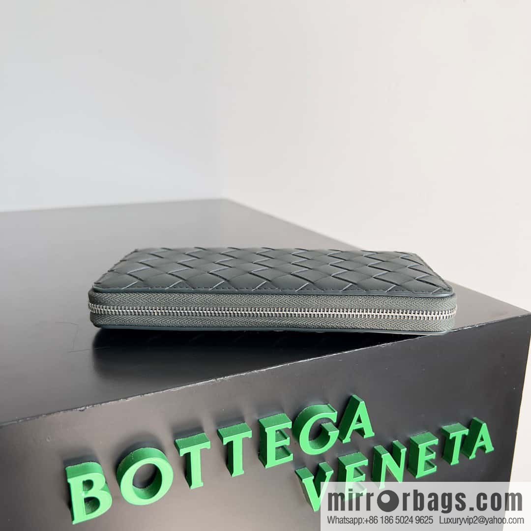 #Bv Men's woven wallet model number: 593217 dark green