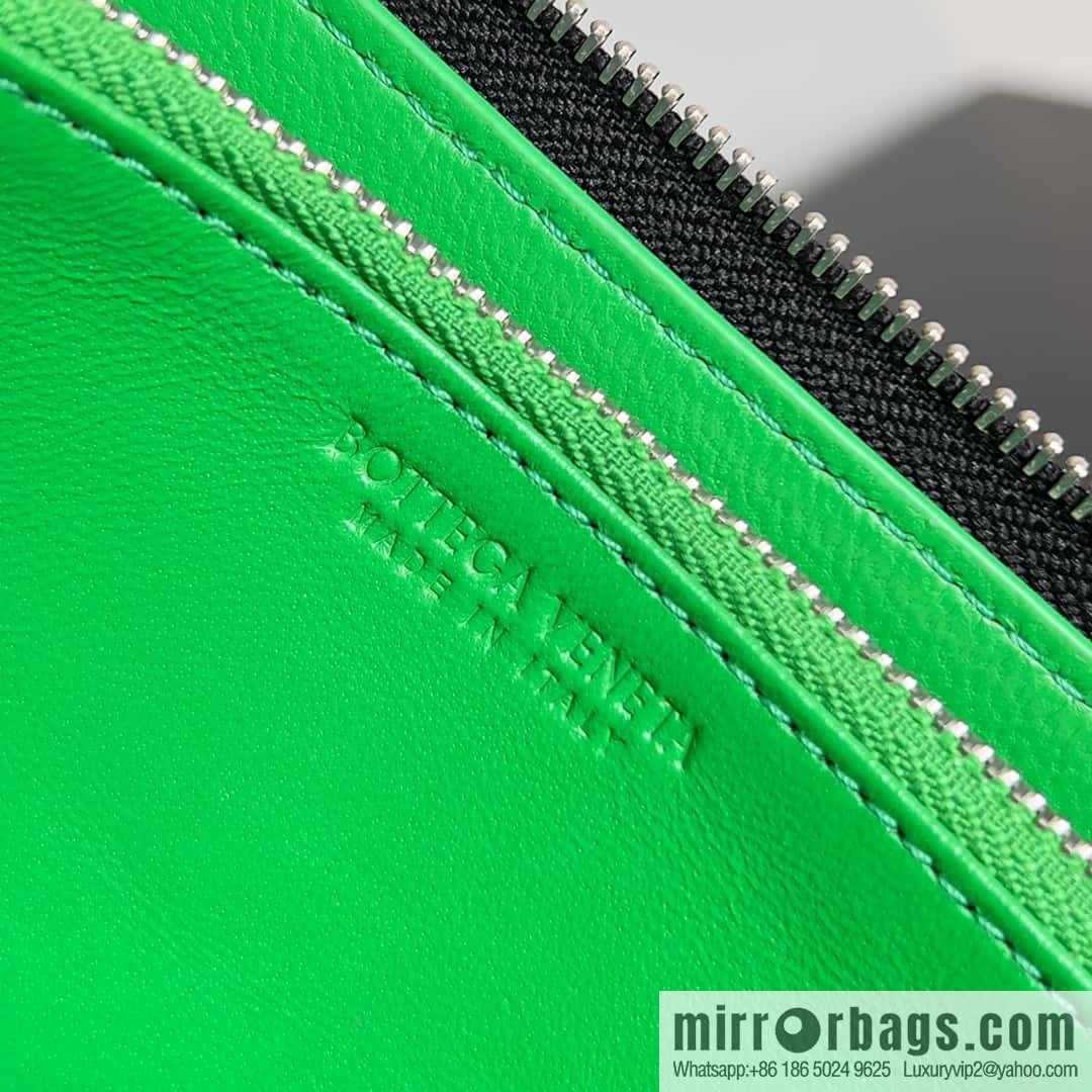 #Bv men's woven wallet model number: 593217 black with green