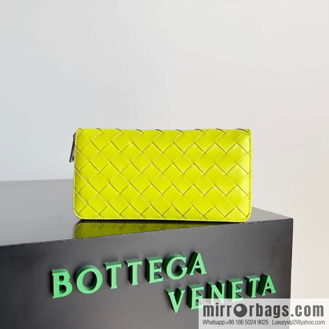 #Bv Men's woven wallet model number: 593217 kiwi green