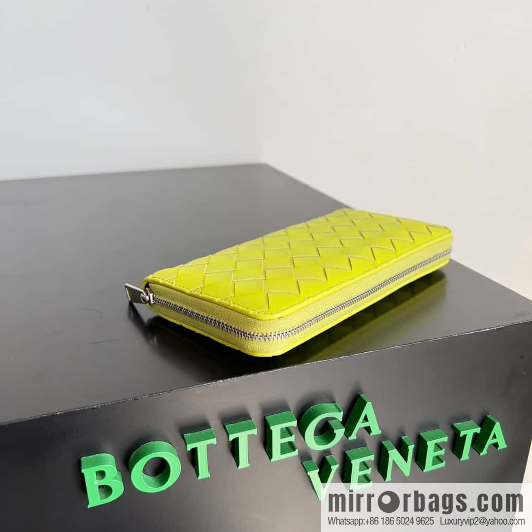 #Bv Men's woven wallet model number: 593217 kiwi green