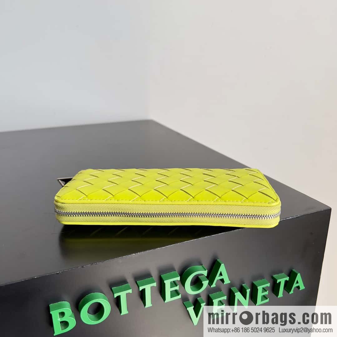 #Bv Men's woven wallet model number: 593217 kiwi green