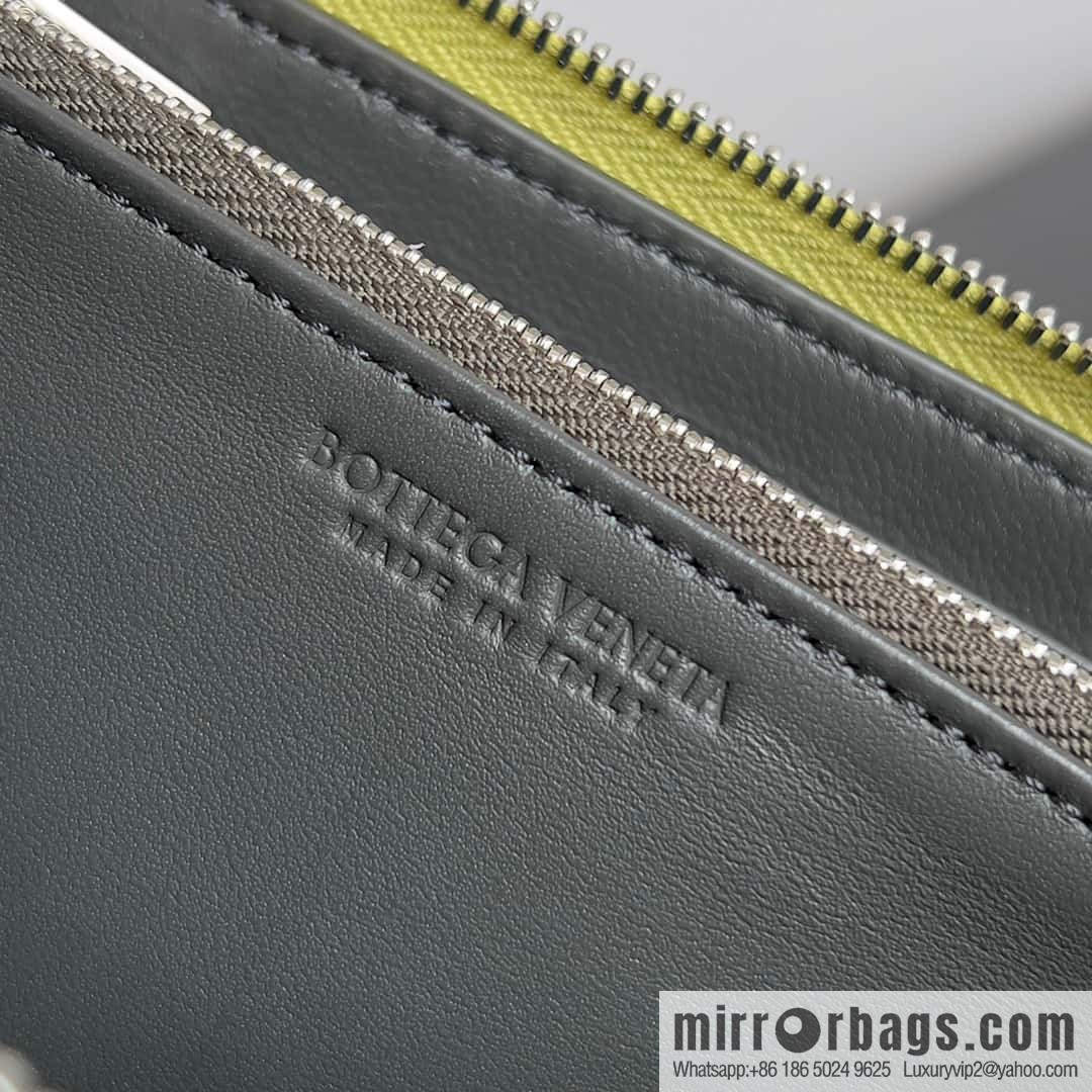 #Bv Men's woven wallet model number: 593217 kiwi green