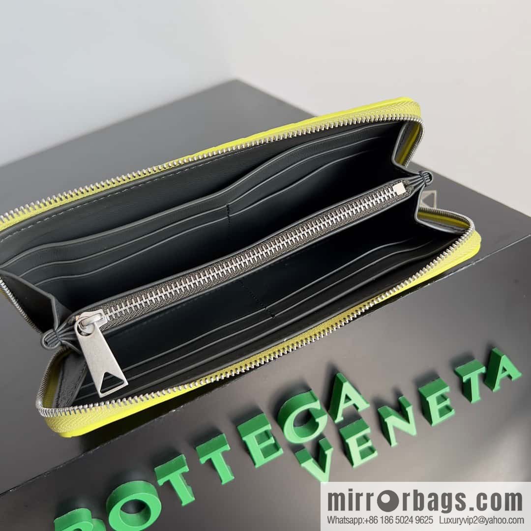 #Bv Men's woven wallet model number: 593217 kiwi green