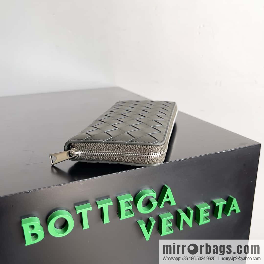 #Bv men's woven wallet model number: 593217 field green
