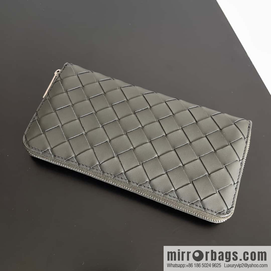 #Bv men's woven wallet model number: 593217 field green