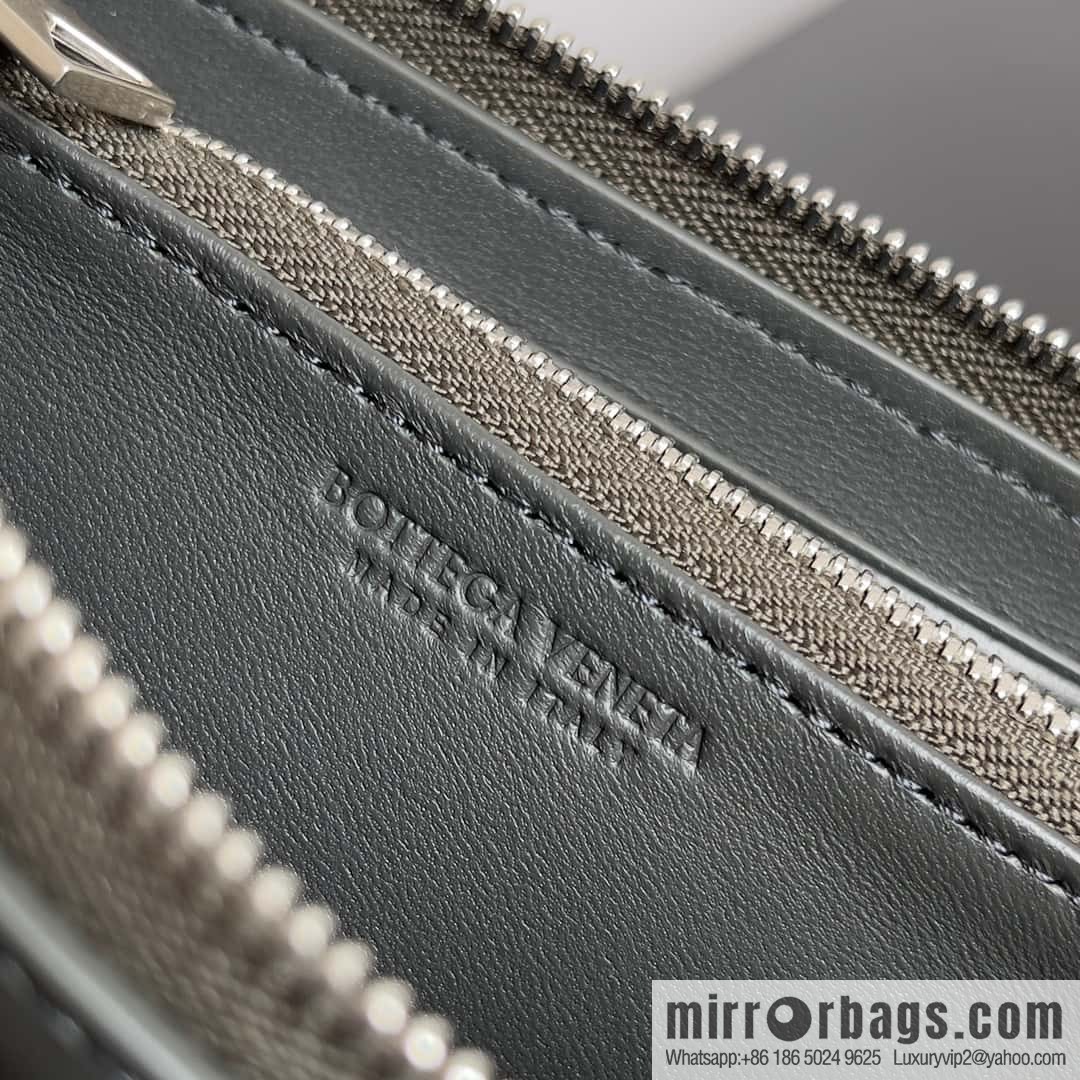 #Bv men's woven wallet model number: 593217 field green