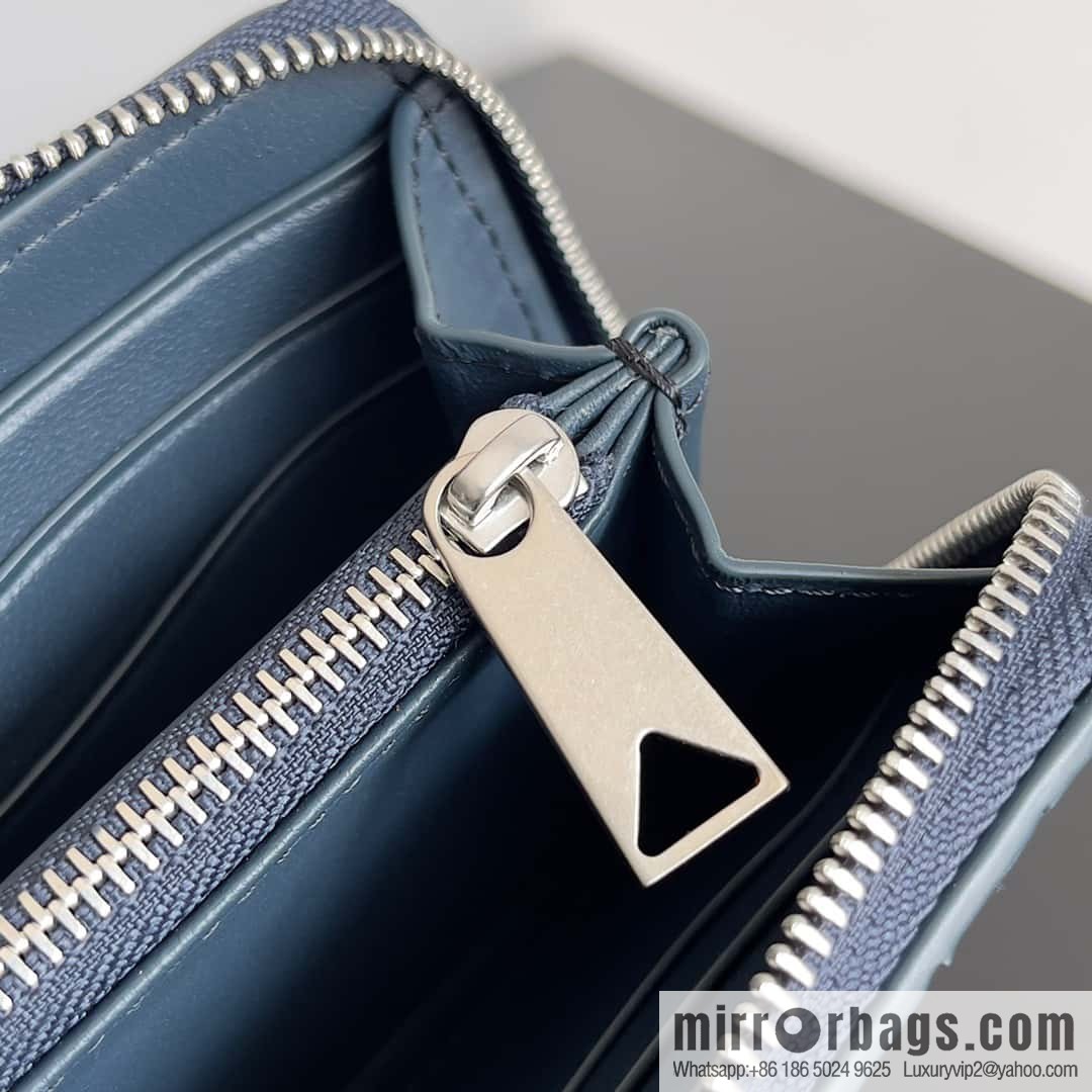 #Bv Men's woven wallet model number: 593217 dark blue