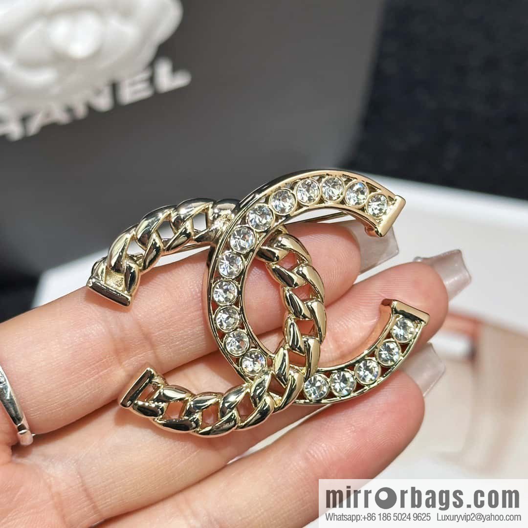 ❗️New ❗️ Chanel brooch ☀️ new ☑️ Chanel double c half diamond brooch ☀️