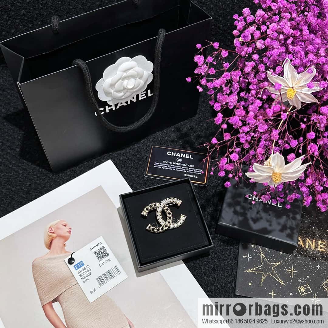 ❗️New ❗️ Chanel brooch ☀️ new ☑️ Chanel double c half diamond brooch ☀️