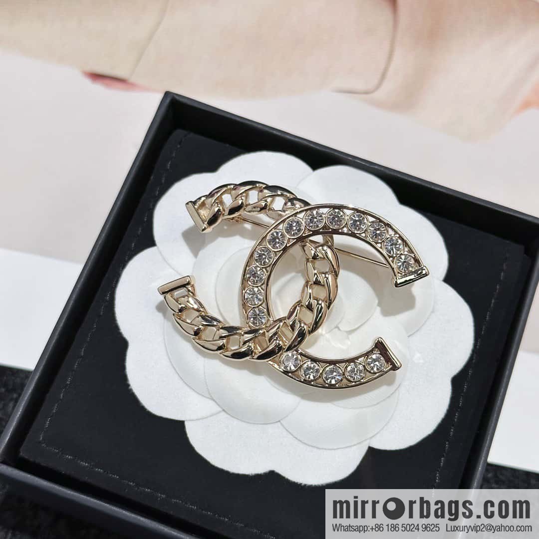 ❗️New ❗️ Chanel brooch ☀️ new ☑️ Chanel double c half diamond brooch ☀️