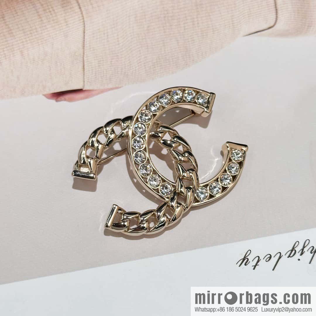 ❗️New ❗️ Chanel brooch ☀️ new ☑️ Chanel double c half diamond brooch ☀️