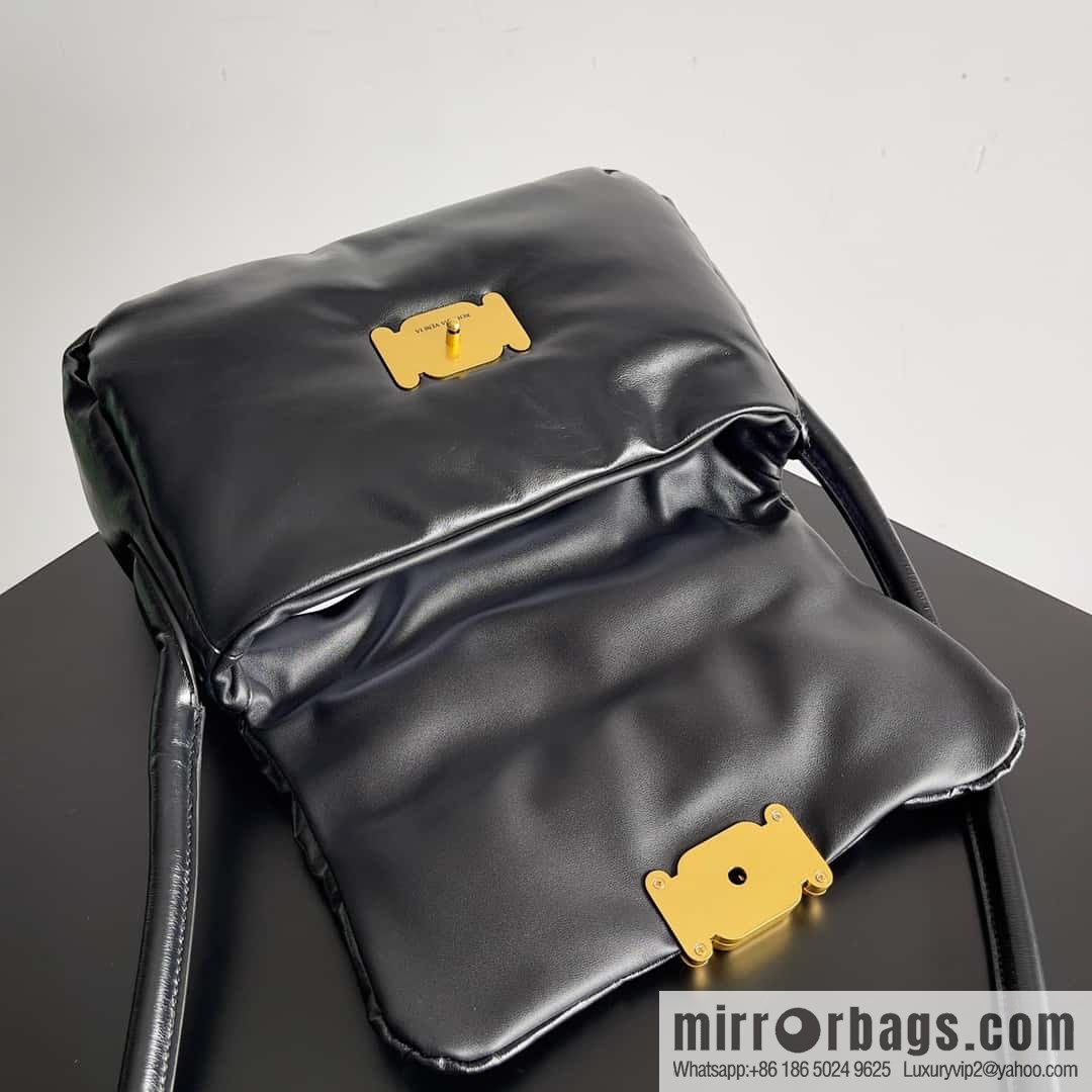 BV Pad handsome bag BOTTEGA VENETA bread model number: 717237 black