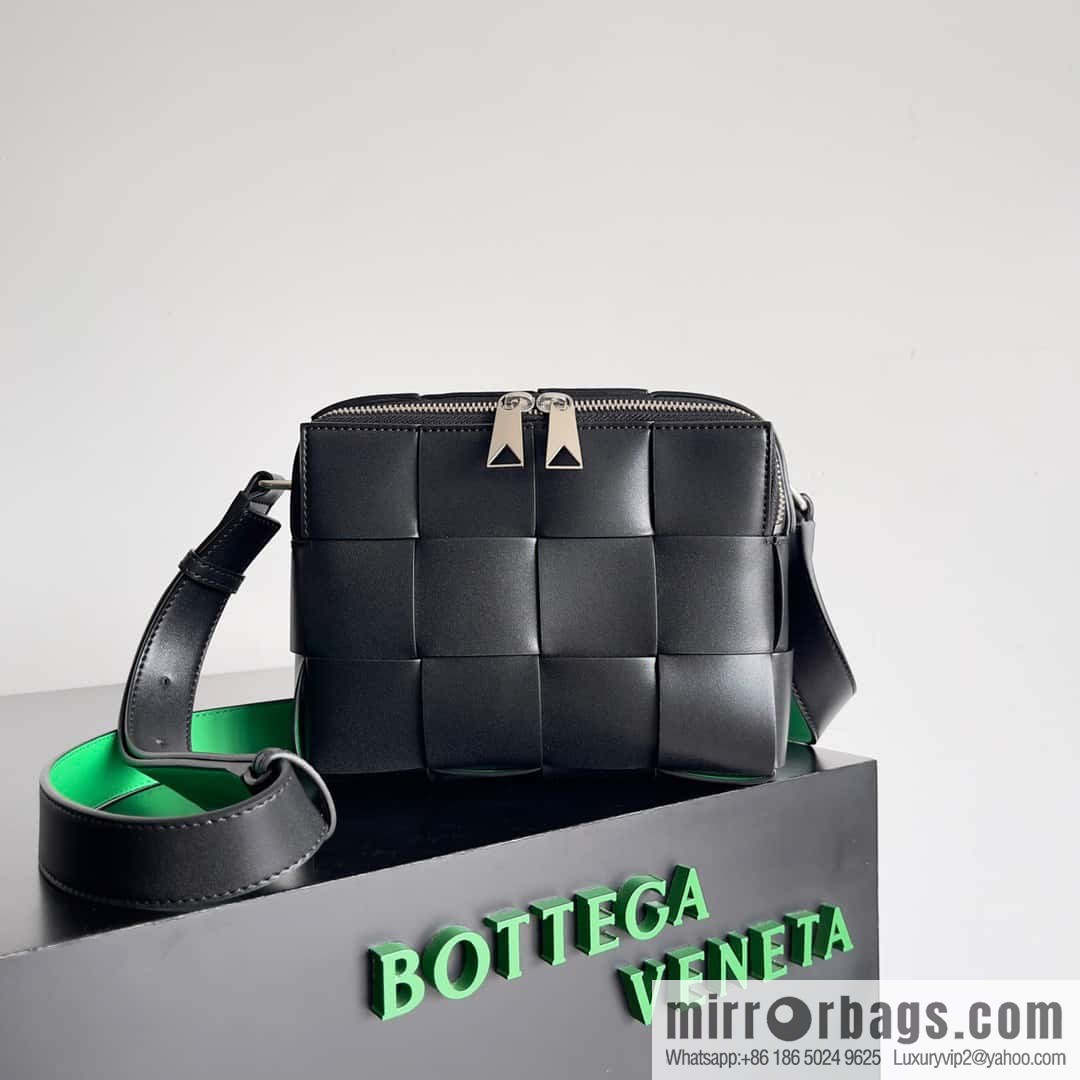 BV Men's Camera Bag BV Men's 2023 SS Pre Spring New Camera, Model Number: 730027 Black with Green