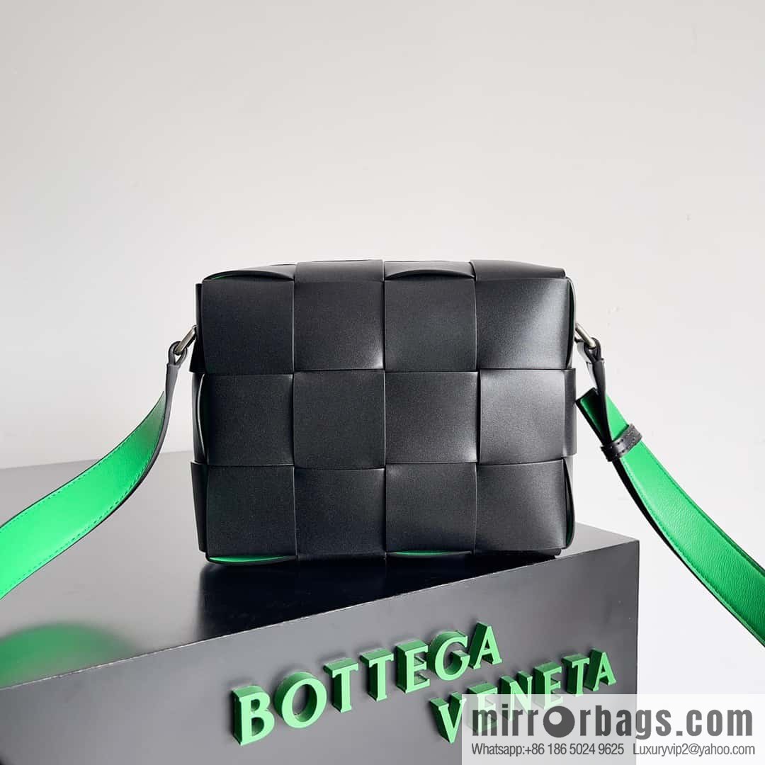 BV Men's Camera Bag BV Men's 2023 SS Pre Spring New Camera, Model Number: 730027 Black with Green