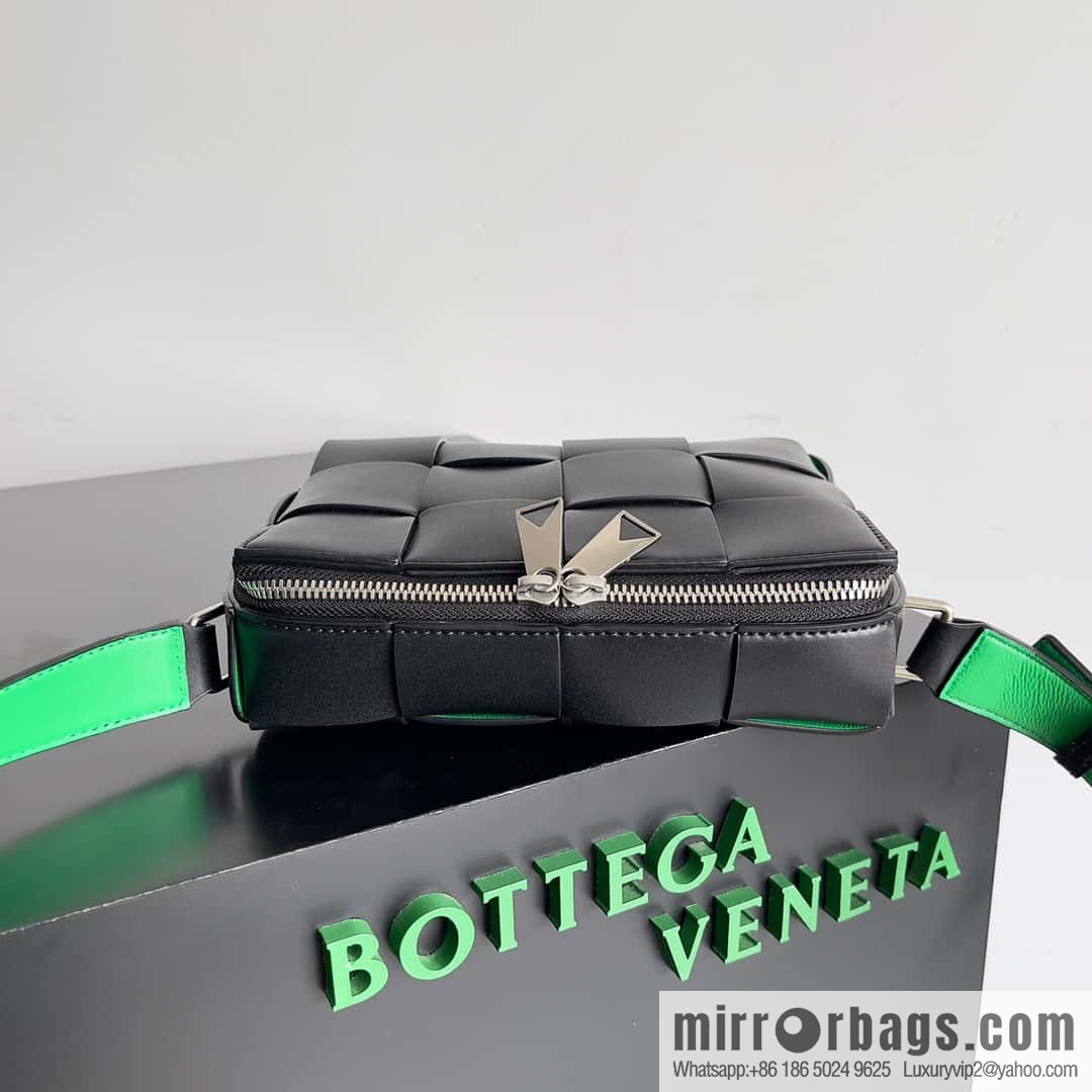 BV Men's Camera Bag BV Men's 2023 SS Pre Spring New Camera, Model Number: 730027 Black with Green