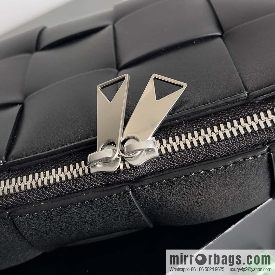 BV Men's Camera Bag BV Men's 2023 SS Pre Spring New Camera, Model Number: 730027 Black with Green