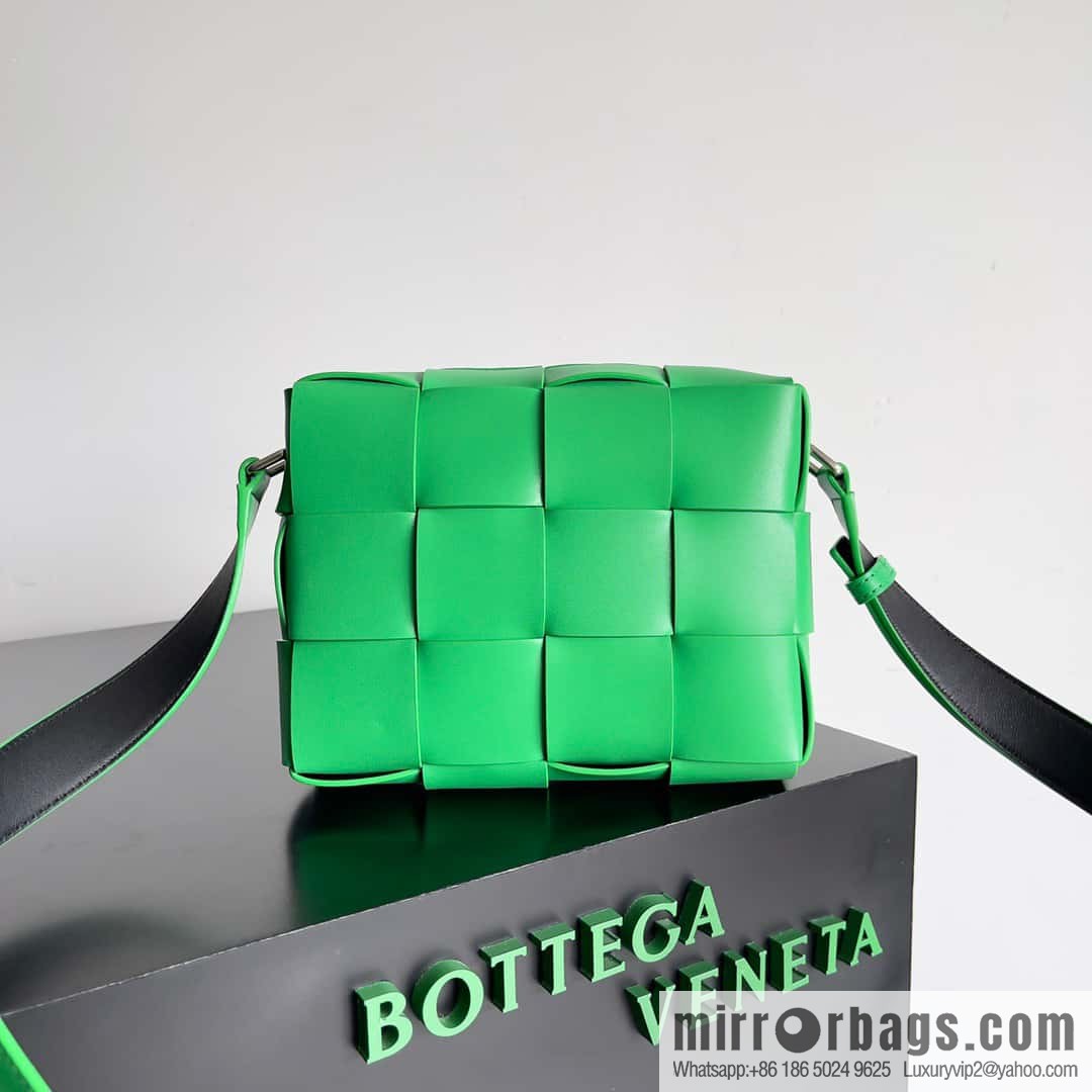 BV Men's Camera Bag BV Men's 2023 SS Pre Spring New Camera, Model Number: 730027 Parrot Green with black