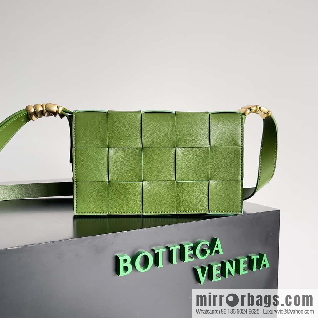 Bottega Veneta CASSETTE 23CM BAG Model; 666870 Sage Green