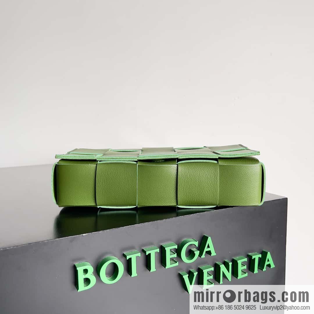 Bottega Veneta CASSETTE 23CM BAG Model; 666870 Sage Green