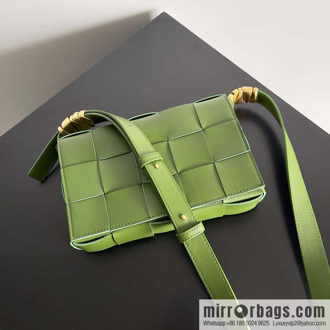 Bottega Veneta CASSETTE 23CM BAG Model; 666870 Sage Green