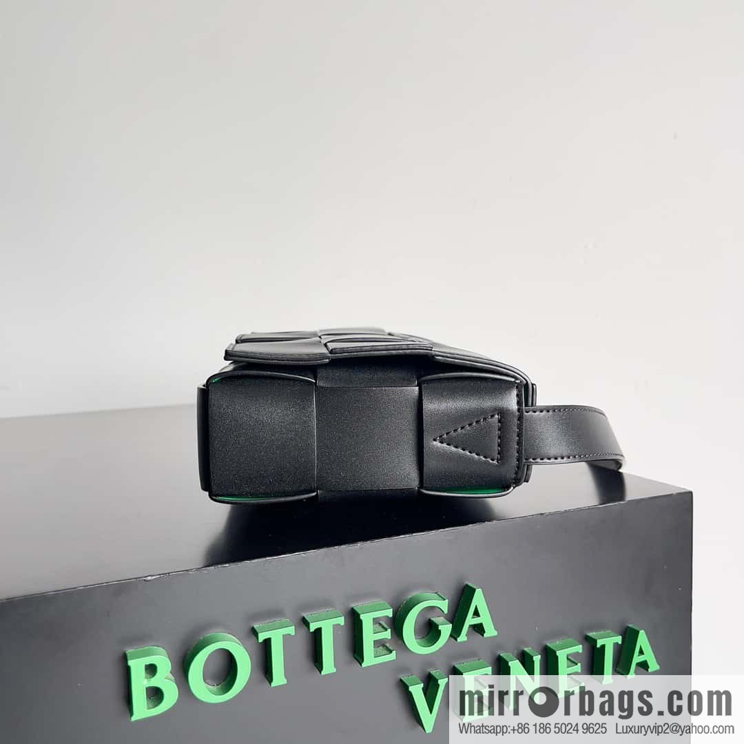 Bottega Veneta CASSETTE 23CM BAG model; 666870 black leather sheepskin