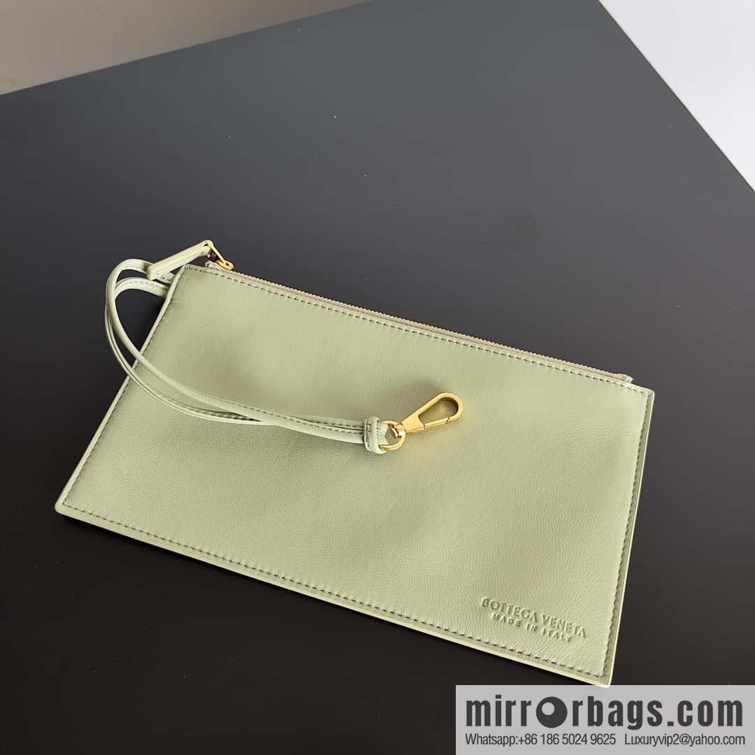 B new Cabat medium shopping bag model number: 608810 travertine green