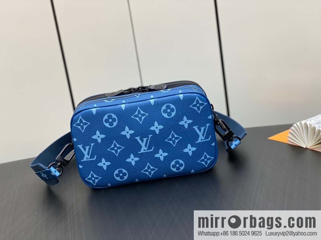 M82801 autumn and winter new NANO ALPHA handbag