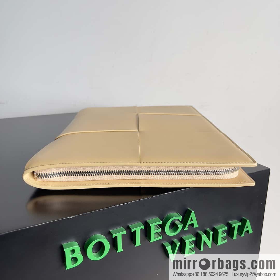 B new product, large woven single zipper clutch bag model 680169 oat color