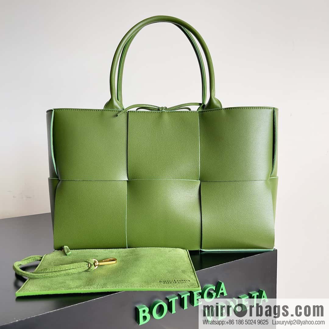 BottegaVeneta 38cm Intrecciato woven sheepskin two-tone leather (fabric) tote handbag, model: 609175