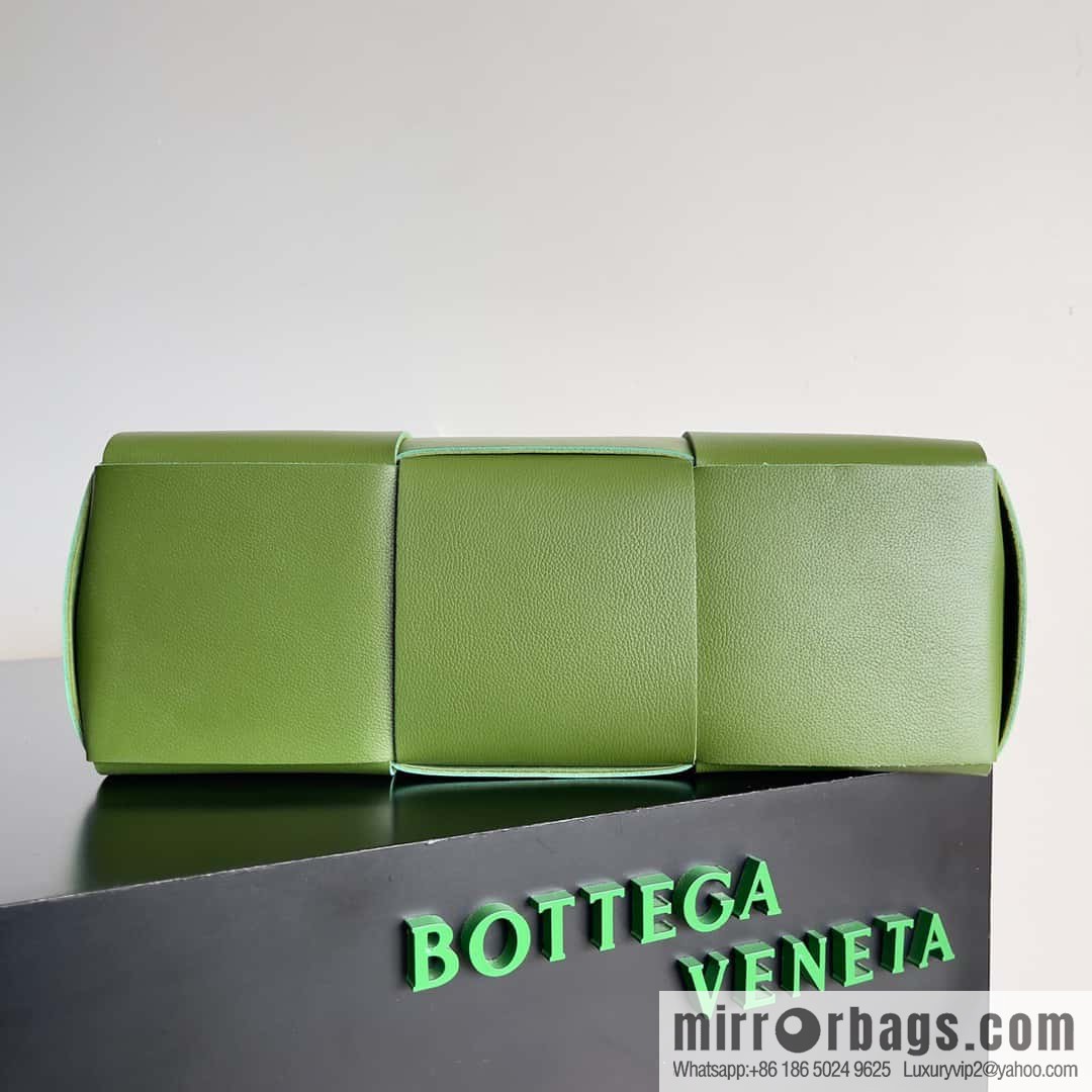 BottegaVeneta 38cm Intrecciato woven sheepskin two-tone leather (fabric) tote handbag, model: 609175