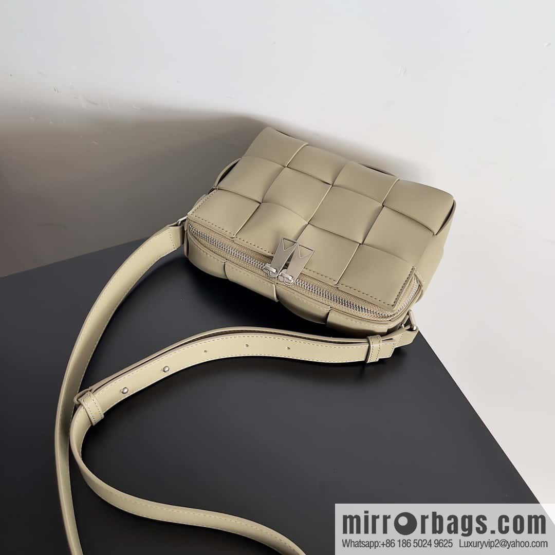 BV Men's Camera Bag BV Men's 2023 SS Pre Spring New Camera, Model Number: 730027 taupe