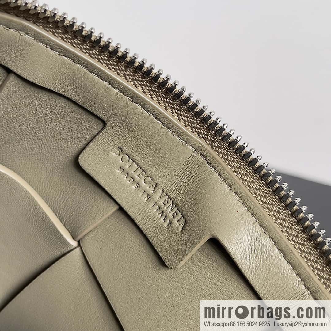 BV Men's Camera Bag BV Men's 2023 SS Pre Spring New Camera, Model Number: 730027 taupe
