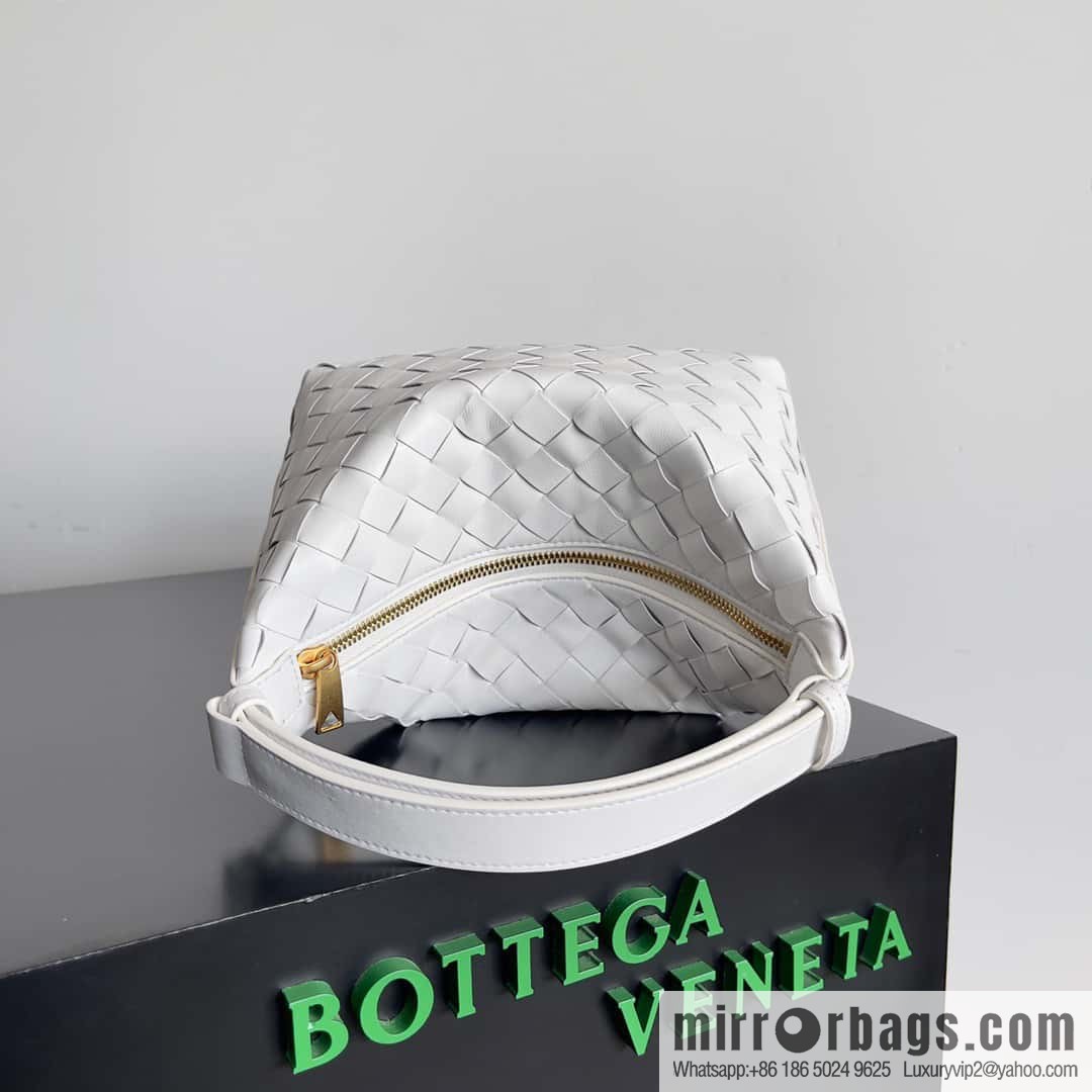 BvWallace shoulder bento bag, model 754443 intrecciato bag, white