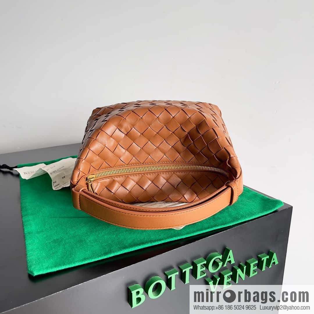 BvWallace Shoulder Bento Bag, Model 754443 intrecciato woven bag, light brown