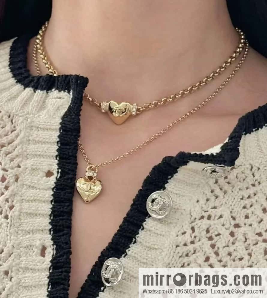 ❗️New ❗️ Chanel necklace ☀️ new ☑️ Chanel gold peach heart love necklace ☀️